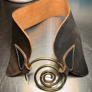 Vintage Sculptural Brass Spiral Connector to Thick Leather Belt XS